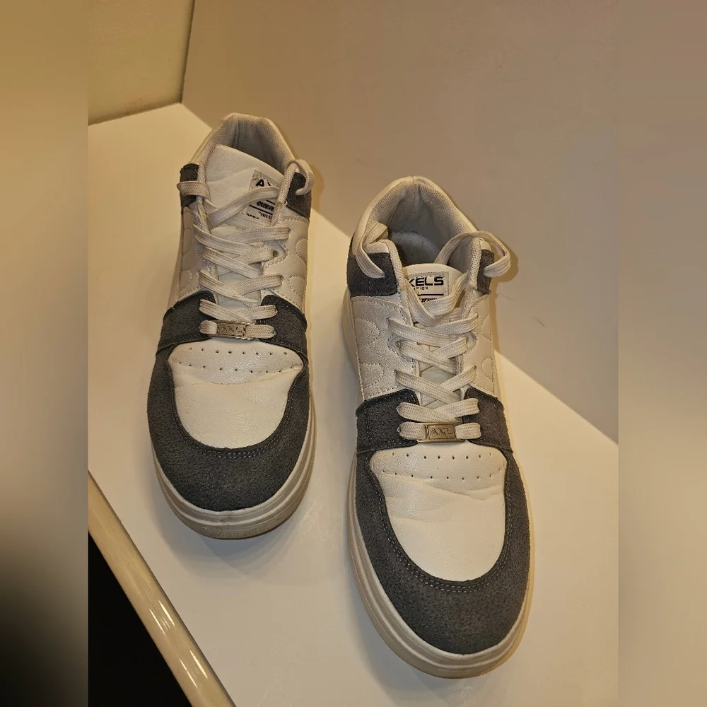 Axel‎ Arigato White and Gray Sneakers